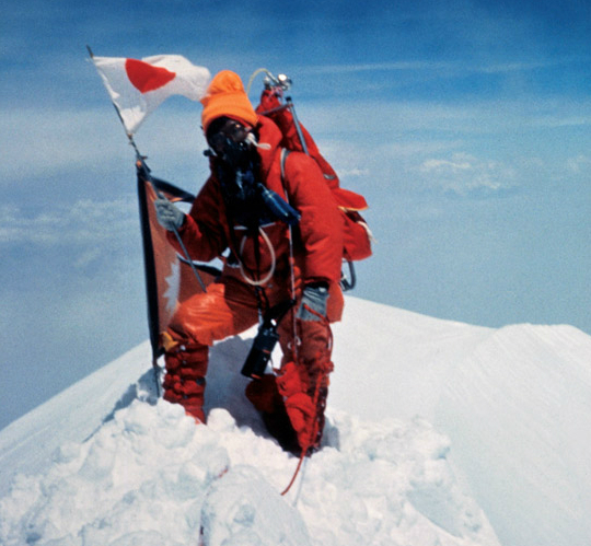 Junko Tabei, a primeira mulher no topo do Monte Everest.